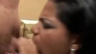 morena rabuda fucks naked sitting on big dick