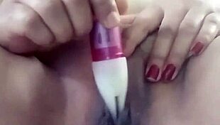 poosoo fingers her pussy in this video