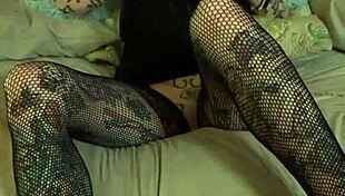 Jerk Off to Tattooed Glasses Babe!