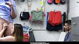 i watch my gf get fuckd by perv guard