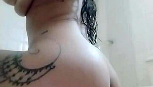 Colombiana gets horny in shower, squirting with dildo 😏