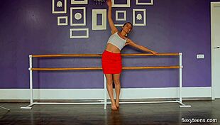 Yanna, the hot naked gymnast
