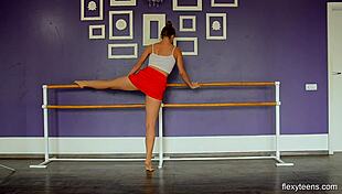Yanna, the hot naked gymnast