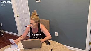 curvy milf danni jones gets a relaxing home visit from her fit masseuse