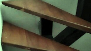 descubro a mi hermanastra fumando en la azotea y mientras me chupa la polla me pide que se la meta para no contarle a mi madrastra -1 parte-