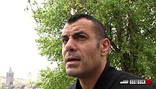 Verspielte Blonde Crystal Caytlin genießt öffentlichen Sex auf der Straße