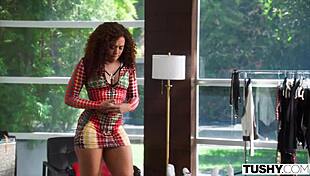 Tushy Anal-Crazy Willow Has Secret Trick to Relieve Tension