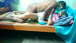 Indian Aunty Caught Fucking Young Boy in Homemade Public Dorm Clip