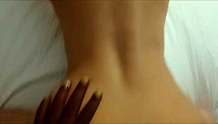 زوجة شعر أحمر، جاهزة تكسر الزب الأسود الكبير ده في الفندق؟