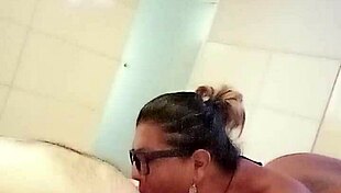 Elle résiste pas sucer mecs potelés pure luxure