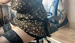 Διαφθαρμένη αδερφή μου με ικετεύει να τη δω να τρίβει τον εαυτό της