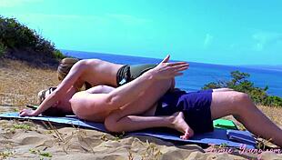 أول مرة نضرب على الشاطئ، يشعر بالمخاطرة لكن ساخن!