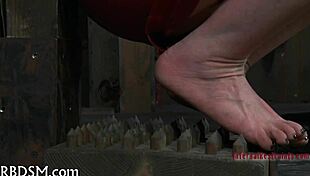 i punish the naked hottie with femdom fucking her cunt to orgasm