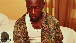 Nijeryalı Bakire Oğlan Seksi Arkadaşını Sikerek Yoğun Zevk Hissediyor