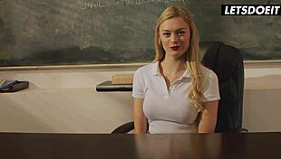 Babe 19 Tahun Amber Moore Naik BBC Besar Macam Pelacur Pro