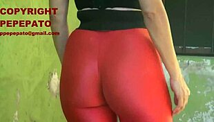 Is this argentinian milf in leggings showing cameltoe?