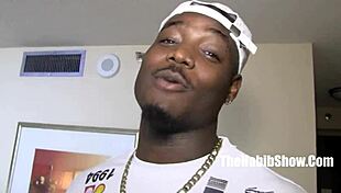 Amatuer freaks sexy stripper queen blue swallows trojan man bbc.