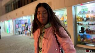 Public pickup turns daring as guy persuades girl for cash deal