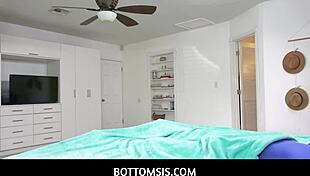 Pastorka jebe pastorka brez dovoljenja.