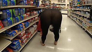 Curvy Housewife Flashes See-Through Leggings During Grocery Shopping!