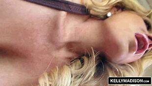 kelly madison fingering outdoors with vibrator 😏