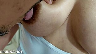 Эта молодая 18+ тинейджерка ночевала у меня и заплатила минетом и позволила трахнуть ее вкусную киску, пока я не кончил внутрь