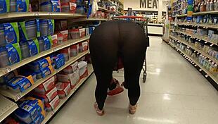 Curvy Housewife Flashes See-Through Leggings During Grocery Shopping!