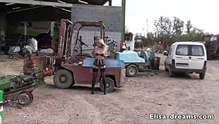 Milf slut flashes tits and ass nude in public park!