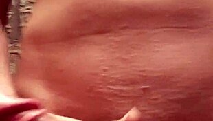 Genç 18+ gay büyük siki elle okşayarak yoğun zevk ve büyük boşalma yaşıyor