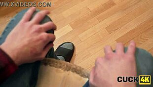 Cítím vzrušení, jak těsná kunda bere kunda cizince