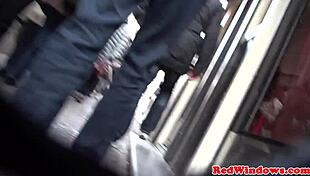 عاهرة هولندية ناضجة تركب زب السائح: تريد المشاهدة؟