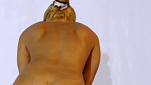 Andreykina shows off acrobatic skills in naked yoga for flexyteen 18+s