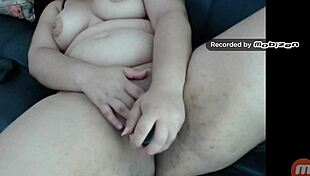 gordita masturbating her fat pussy.