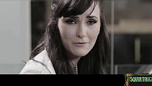 pussylicked beauty squirts after fingering 😍 so hot!