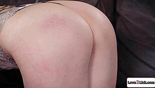 Wielkocycka milf biczowana mocno przez dominatrix w scenie lesbijskiej