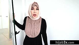 Сиськоносая мусульманка Токио Линн заводит америкосского мужа до бешенства