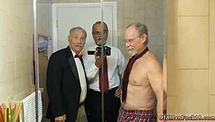 Frannkie enjoys german amateur cumshot in threesome