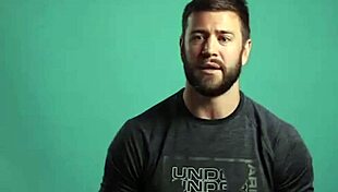 straight handsome aussie coach turned gay in fitness scene 😏