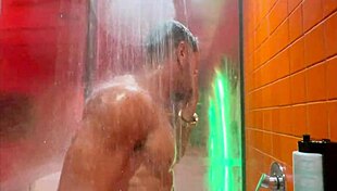 Chamei meu vizinho pro motel, redhead bisexual blowjob interracial!