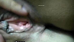 essa puta casada goza muito com linguiça na buceta ao ar livre 😍