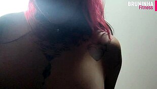 Brasileira Cavala Exibindo o Rabão Peituda Siliconada