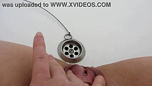 i’m a milf pissing in the bath for fetish close-ups