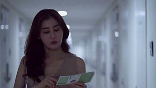 Kongsi cinta macam ni dalam baju koyak, wow!