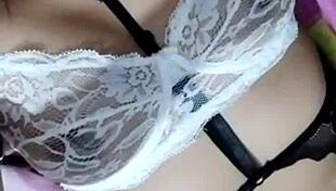 Face of pleasure as she masturbates for you, Bluee the beautiful Colombian housewife flashing! 😘