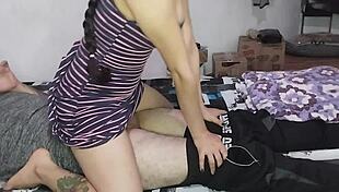 hermanastro no se esperaba que le hiciera esto cuando nuestros padres se fueron