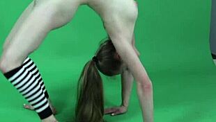 anna mostik flaunts her naked gymnastic skills with ease