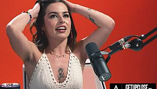 Watch how chanel camryn orgasms intensely with hitachi close up