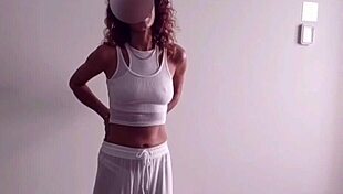 chica francesa flaquita coge con mexicano gordo hace mamada riquísima