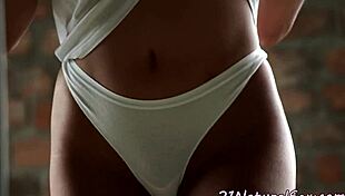 Why is this bigass babe fingering herself so erotically? Watch her solo play!