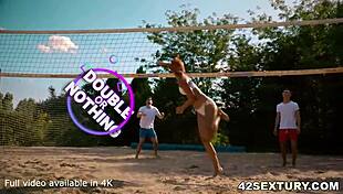 Nenasytná Veronica Leal jezdí a mele na dvou ptácích ve stylu DP